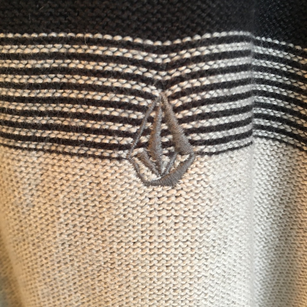 Volcom sweater size XL hardly worn
